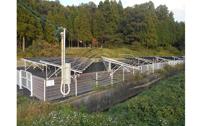 white mesh fence