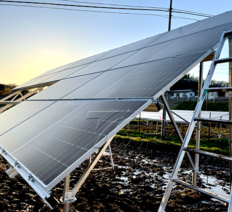 Solución de sistema fotovoltaico de montaje en tierra de 125KW en Japón